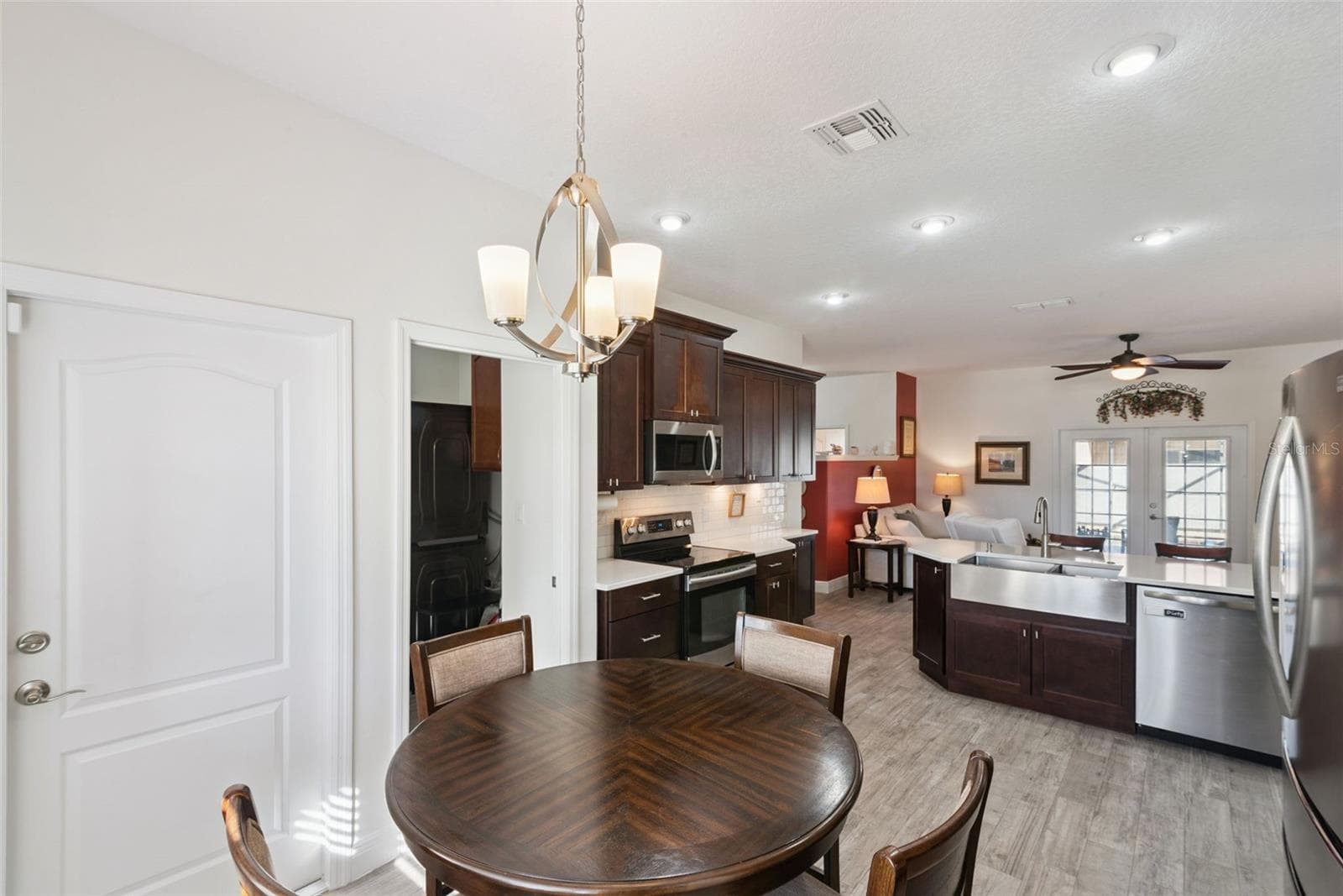 Single Family Residence at 2720 SAVANNAH DR, LEESBURG, photo 11 of 41