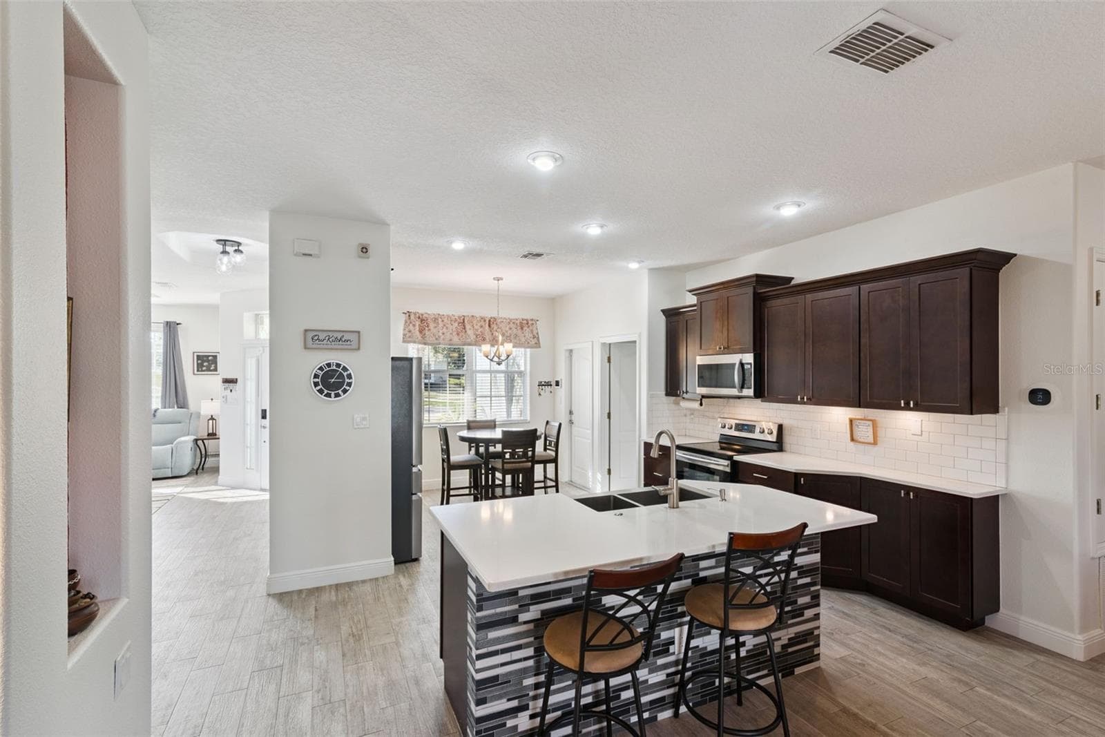 Single Family Residence at 2720 SAVANNAH DR, LEESBURG, photo 18 of 41