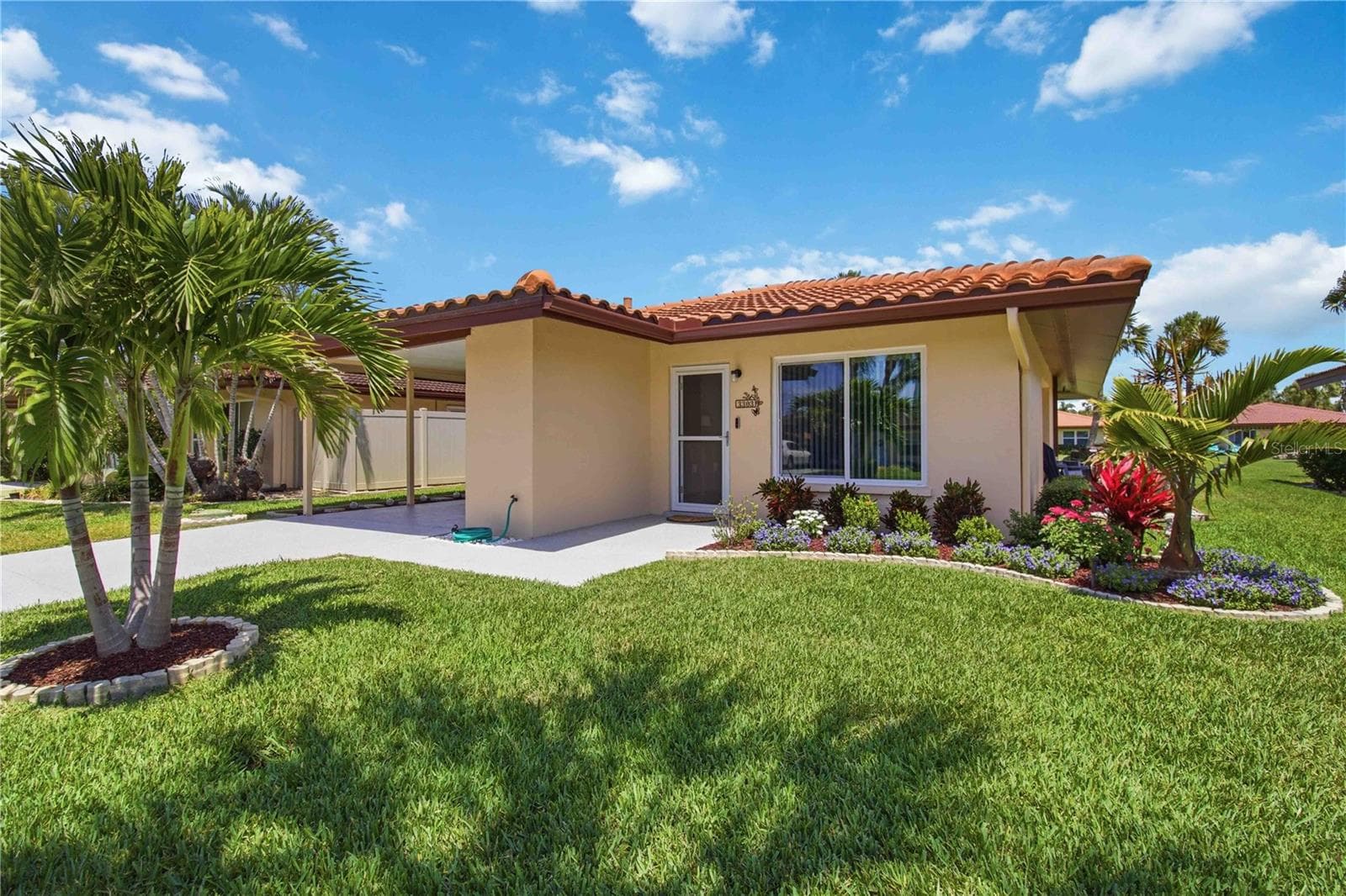 Single Family Residence at 3303 CAMBRIDGE AVE, BRADENTON, photo 2 of 39