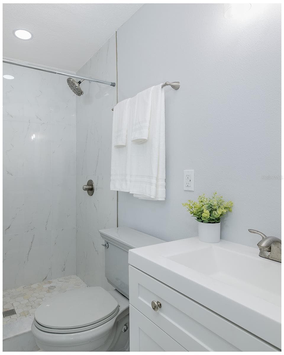 Master Bathroom - 1815 DRIFTWOOD CIR S, OLDSMAR