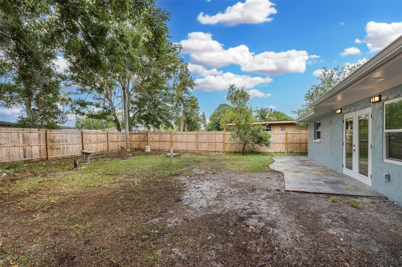 Fully-fenced backyard - 1815 DRIFTWOOD CIR S, OLDSMAR