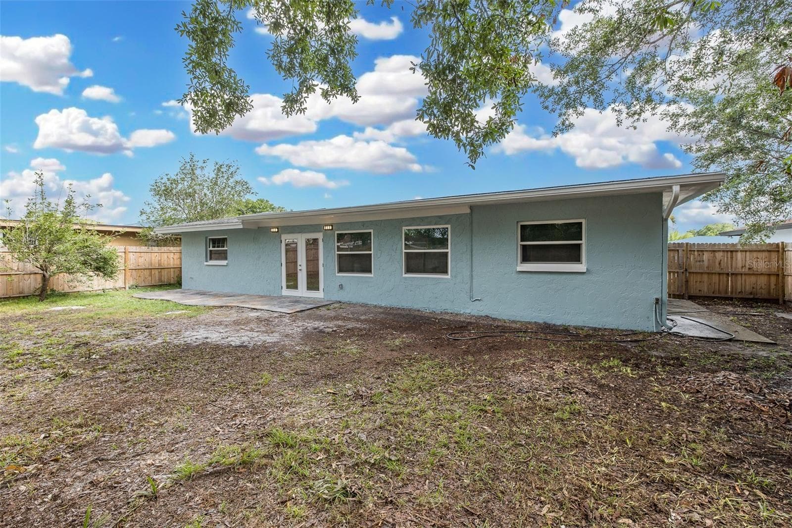 Fully-fenced backyard - 1815 DRIFTWOOD CIR S, OLDSMAR