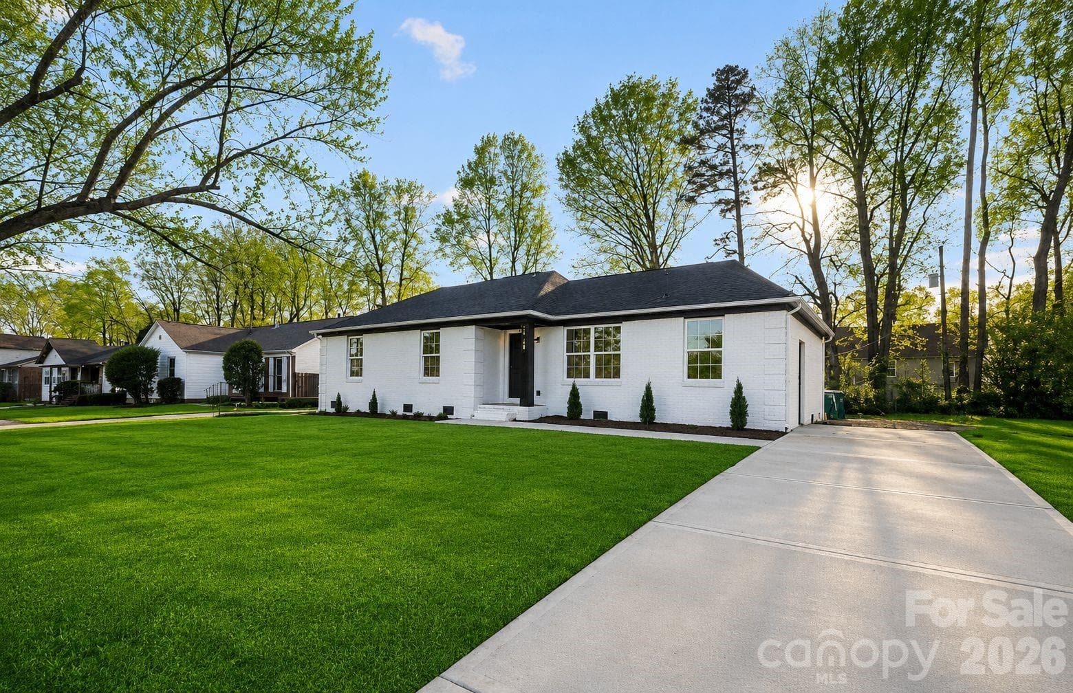 Single Family Residence at 10107 Clairemore Place, Charlotte, photo 2 of 17