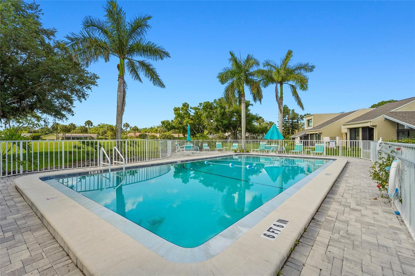 Community pool - 2383 LAKESIDE MEWS #D3, SARASOTA