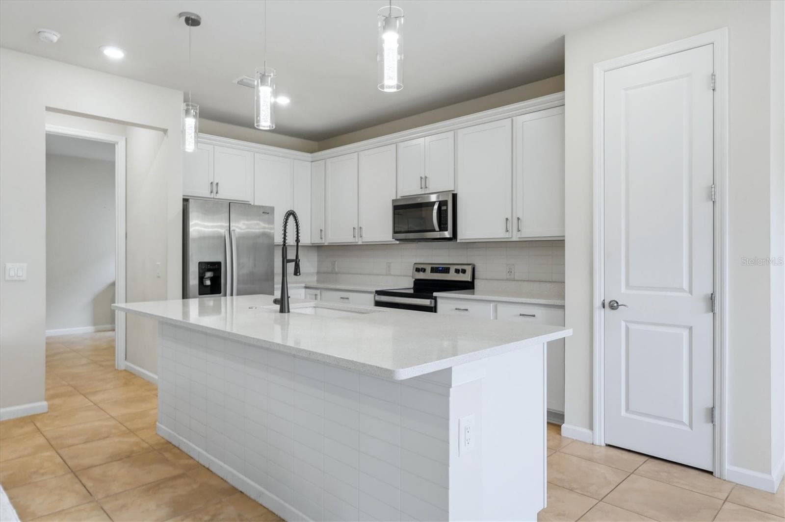Large island - 6126 BLUESTAR CT, LAKEWOOD RANCH