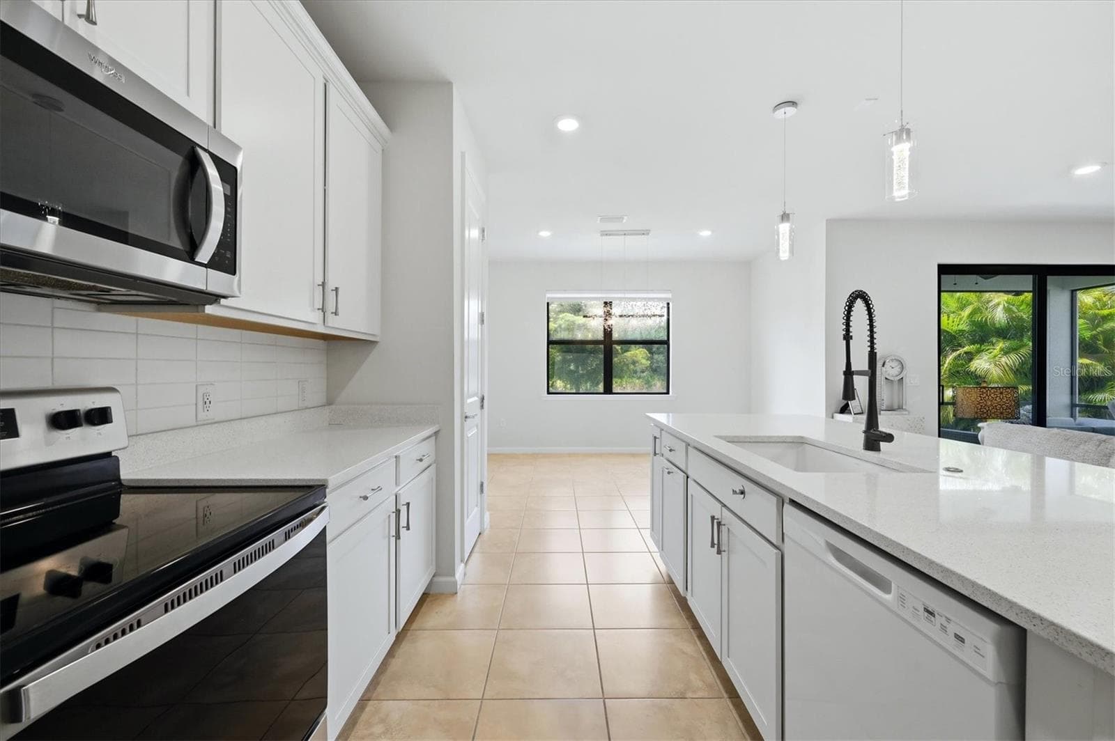 Stainless steel appliances - 6126 BLUESTAR CT, LAKEWOOD RANCH