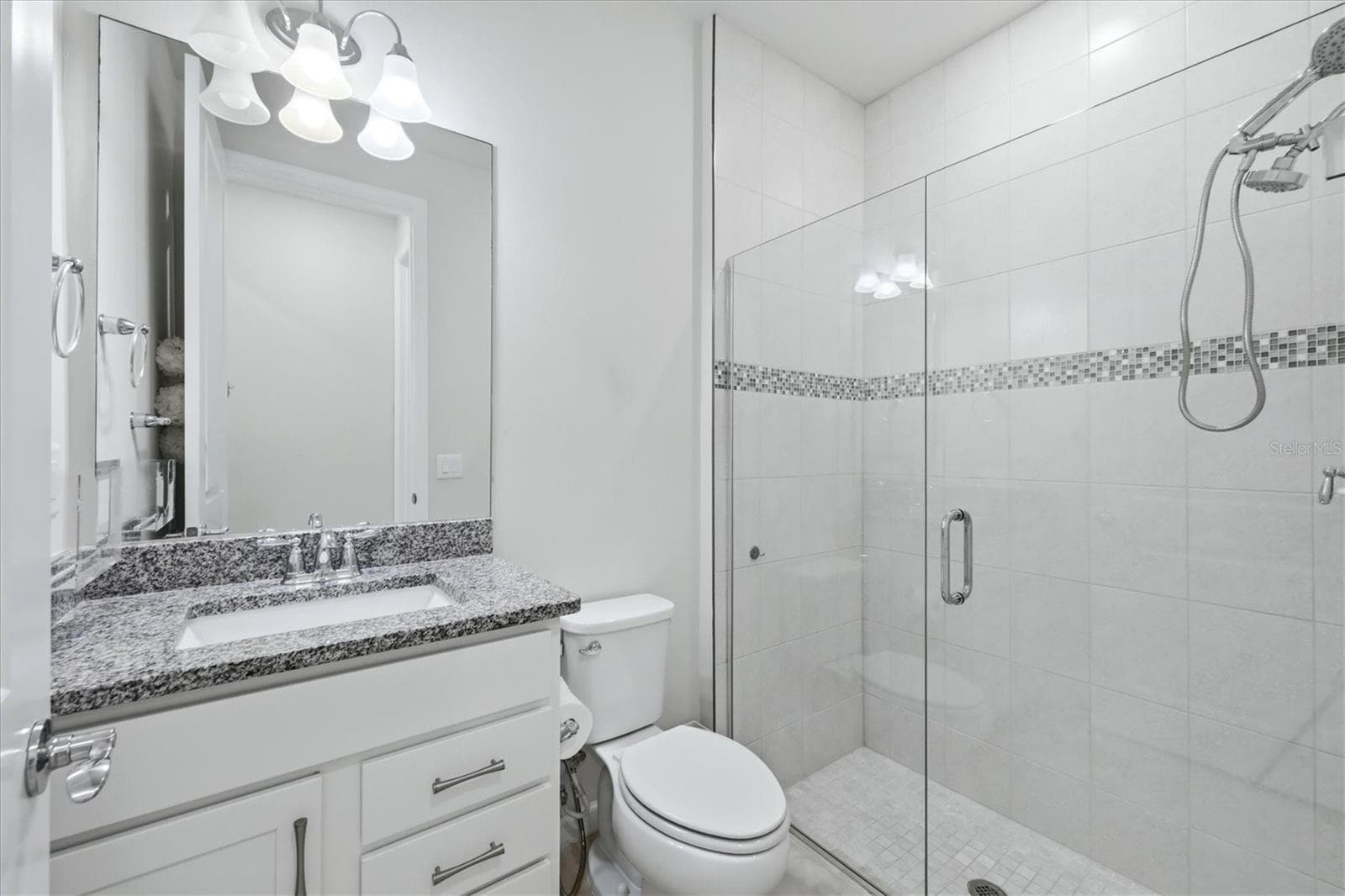 Single Family Residence at 6126 BLUESTAR CT, LAKEWOOD RANCH, photo 19 of 52