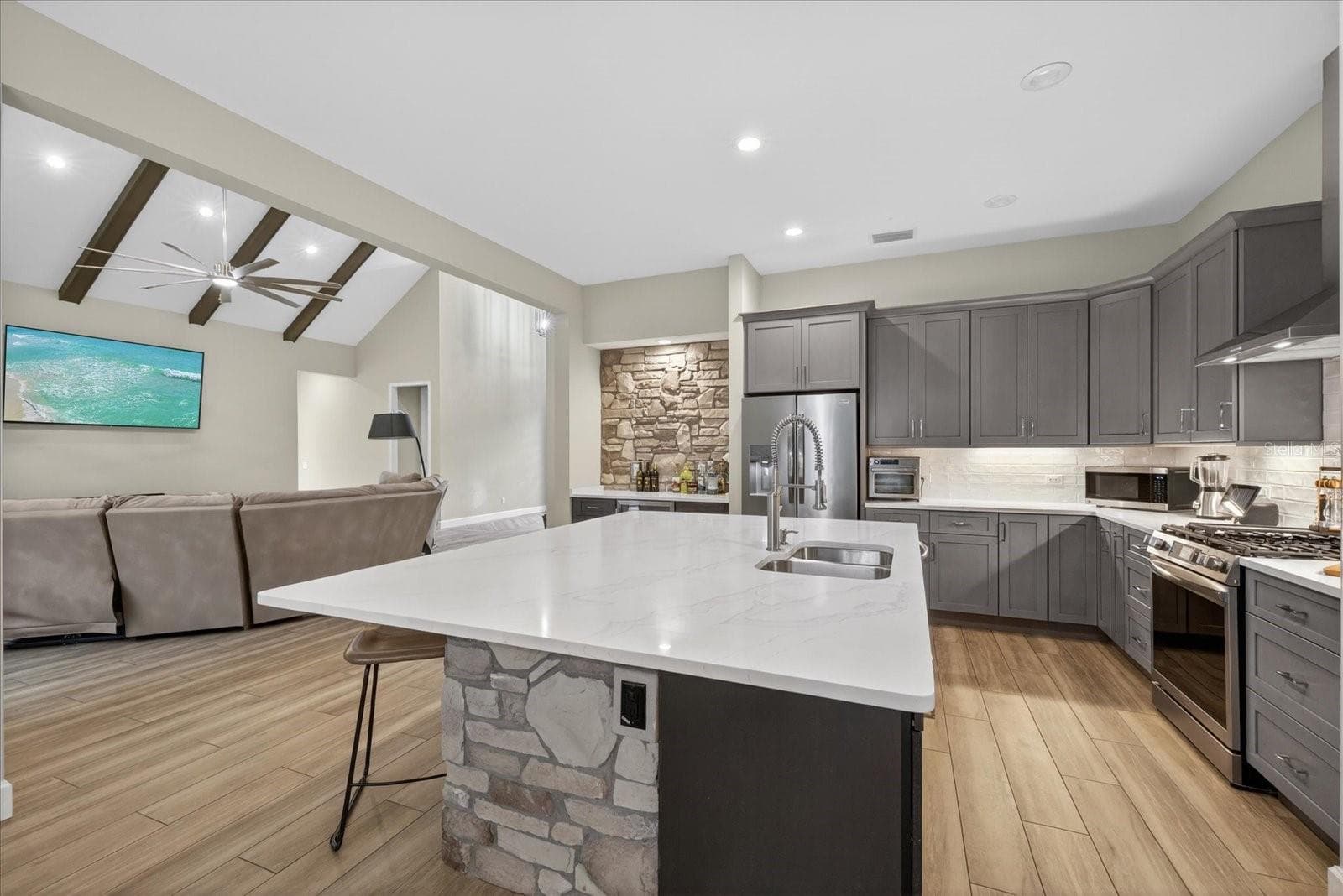 Single Family Residence at 1208 SUNSET LN, LUTZ, photo 14 of 43