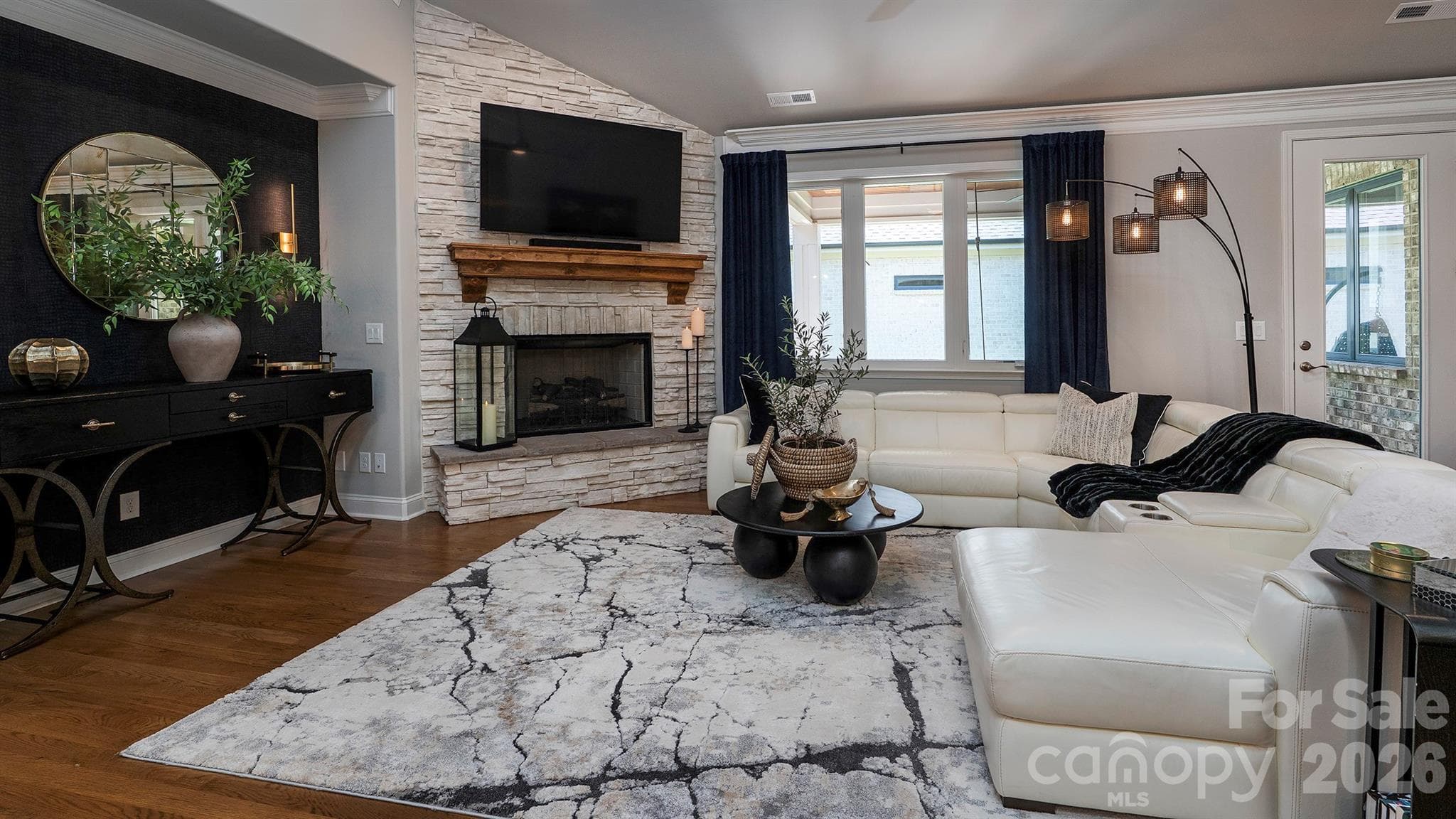 Stunning fireplace gaslogs - 5124 Silver Trace Lane, Denver