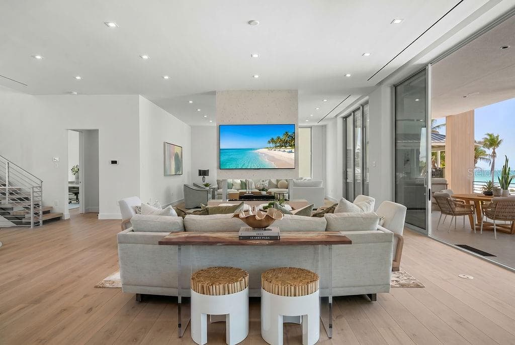 The open floor plan is surrounded by 11 and 10 foot Floor-to-ceiling Premium ES Insulated Sliders with sweeping Gulf views - 6489 GULFSIDE RD, LONGBOAT KEY