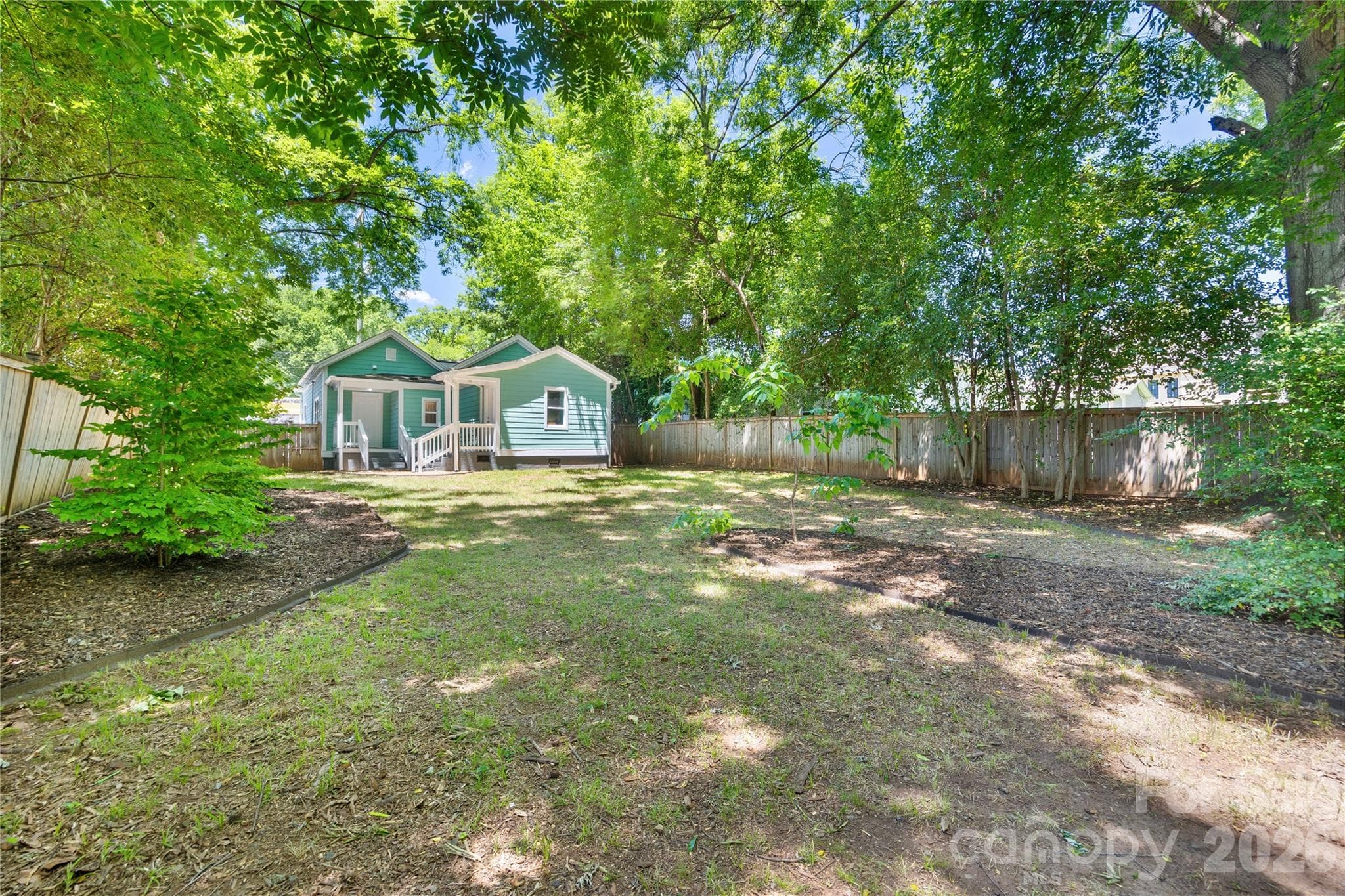 Rare large fenced backyard in the heart of Charlotte with mature landscaping. - Charlotte