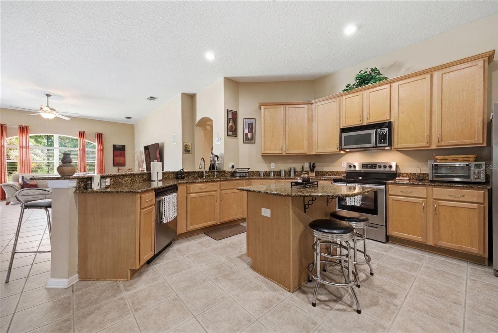 Single Family Residence at 25946 RISEN STAR DR, WESLEY CHAPEL, photo 12 of 55
