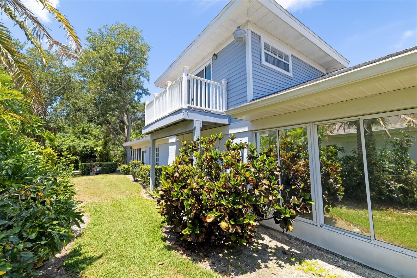 side yard - 6581 APPROACH RD #63, SARASOTA