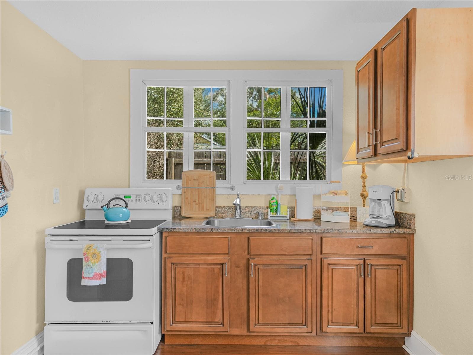Cottage Kitchen - 221 CITRUS GROVE BLVD S, POLK CITY
