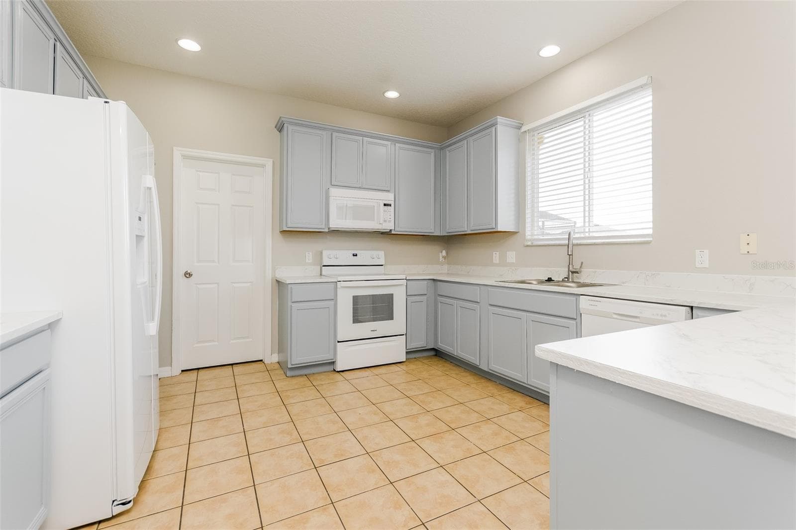 Single Family Residence at 513 BERRY JAMES CT, KISSIMMEE, photo 6 of 15