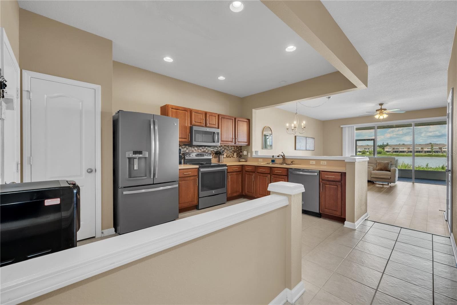 Townhouse at 4939 POND RIDGE DR, RIVERVIEW, photo 3 of 34