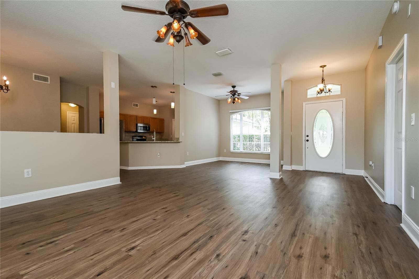 Single Family Residence at 2221 MOUNTAIN MEADOW WAY, VALRICO, photo 2 of 20
