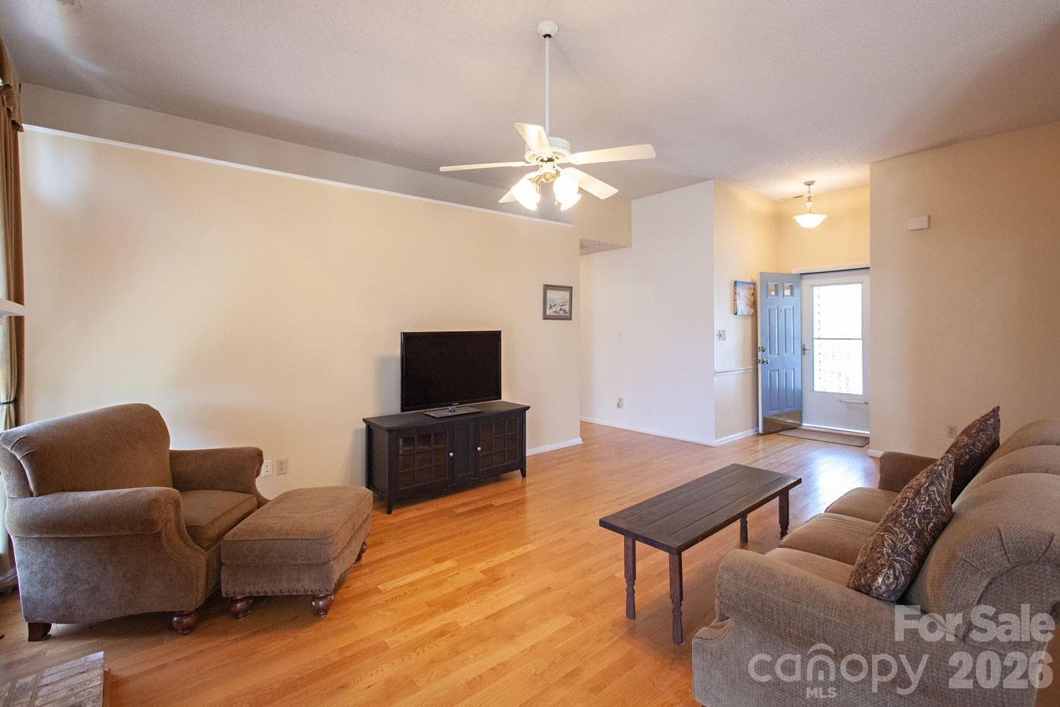 Single Family Residence at 14621 Smith Road, Charlotte, photo 3 of 24