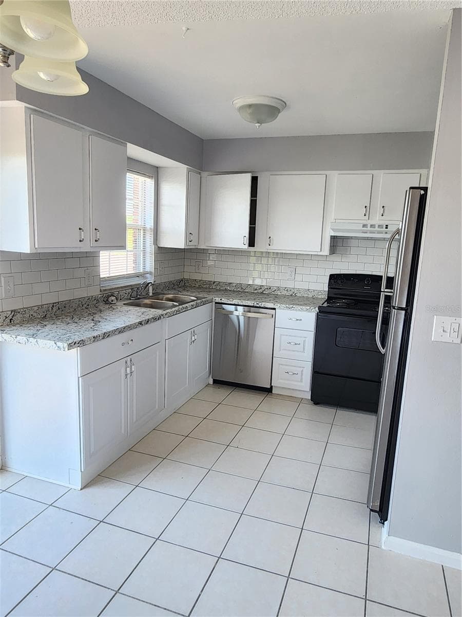 Condominium at 1920 E EDGEWOOD DR #I 10, LAKELAND, photo 9 of 13