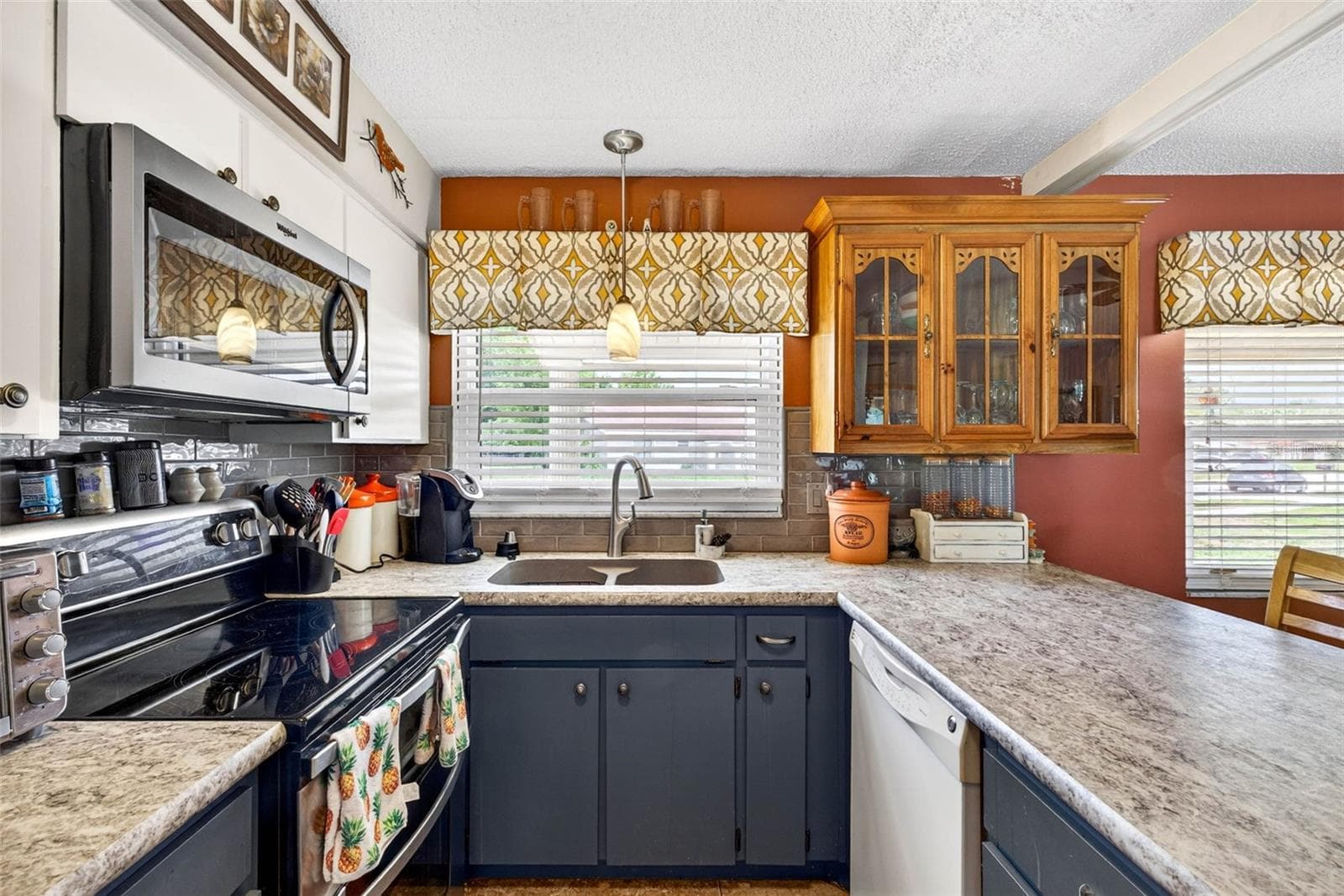 Single Family Residence at 8429 JACQUELINE CT, ZEPHYRHILLS, photo 12 of 57