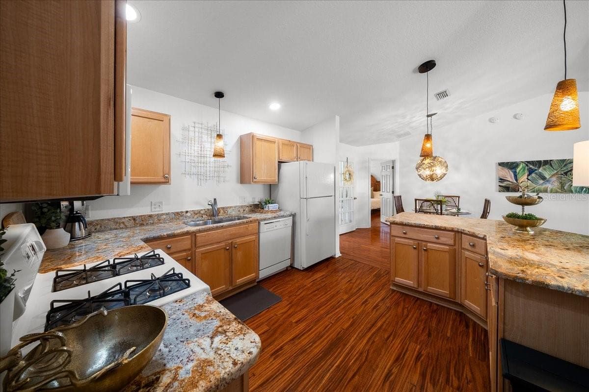 Oak Cabinets - VILLAGES OF SUMTER, THE VILLAGES