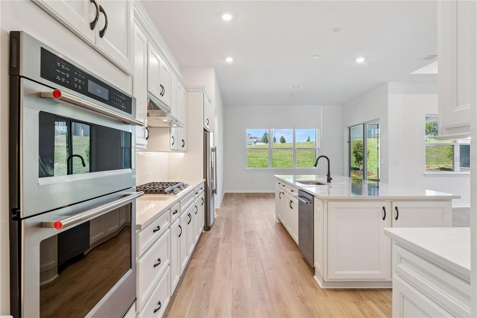 Built-in stainless appliance package - 1552 SKYLINE HEIGHTS CIR, MINNEOLA