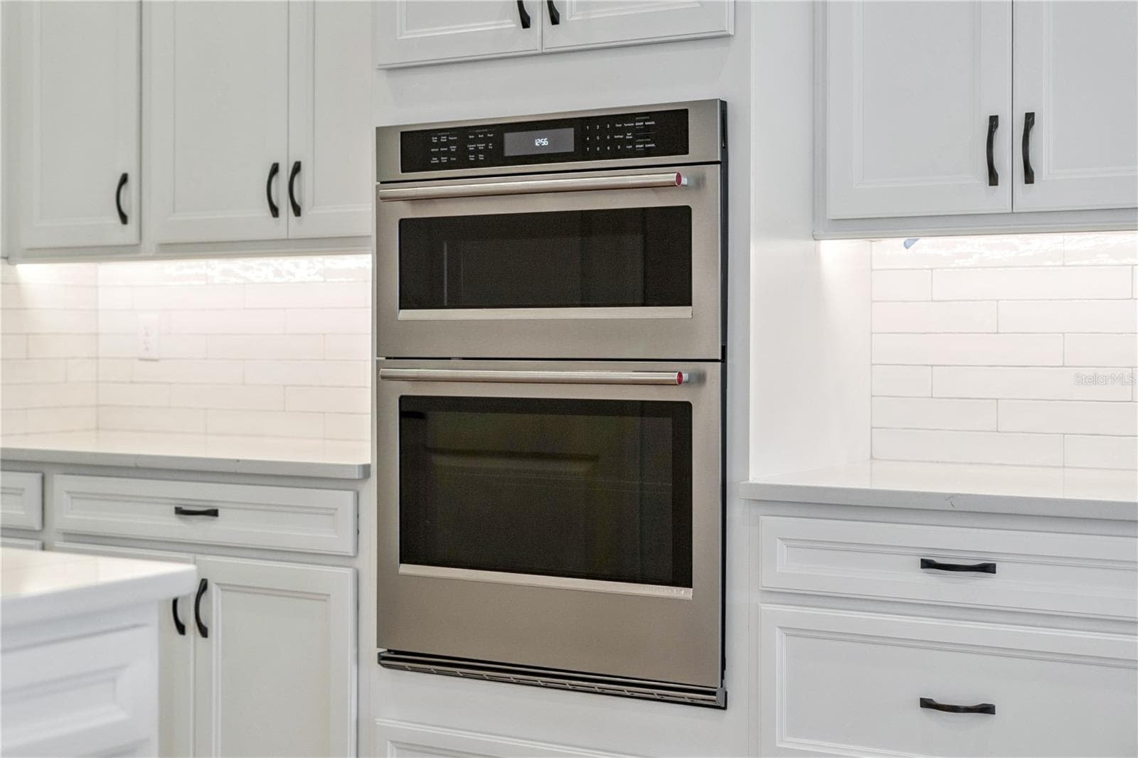 Eye level oven & microwave. - 1552 SKYLINE HEIGHTS CIR, MINNEOLA
