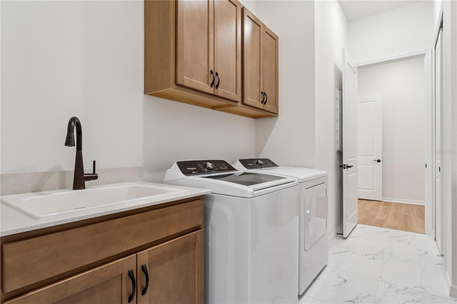 CONVENIENT LAUNDRY - 1552 SKYLINE HEIGHTS CIR, MINNEOLA