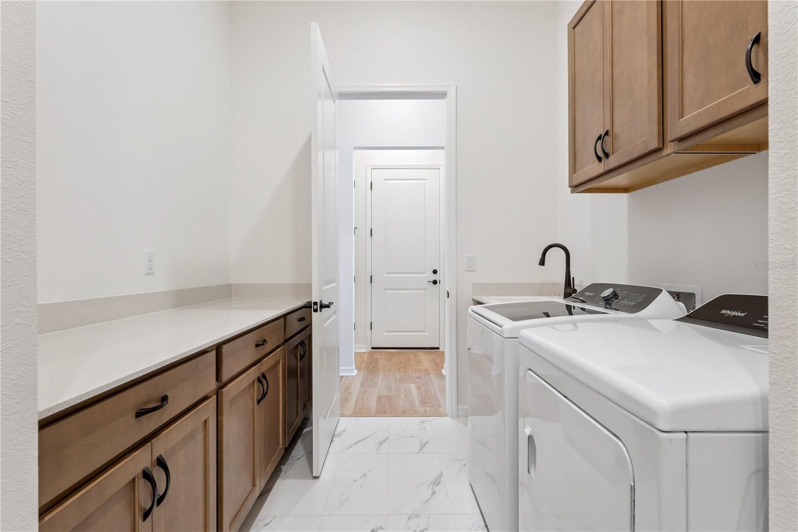 GREAT CABINET SPACE - 1552 SKYLINE HEIGHTS CIR, MINNEOLA