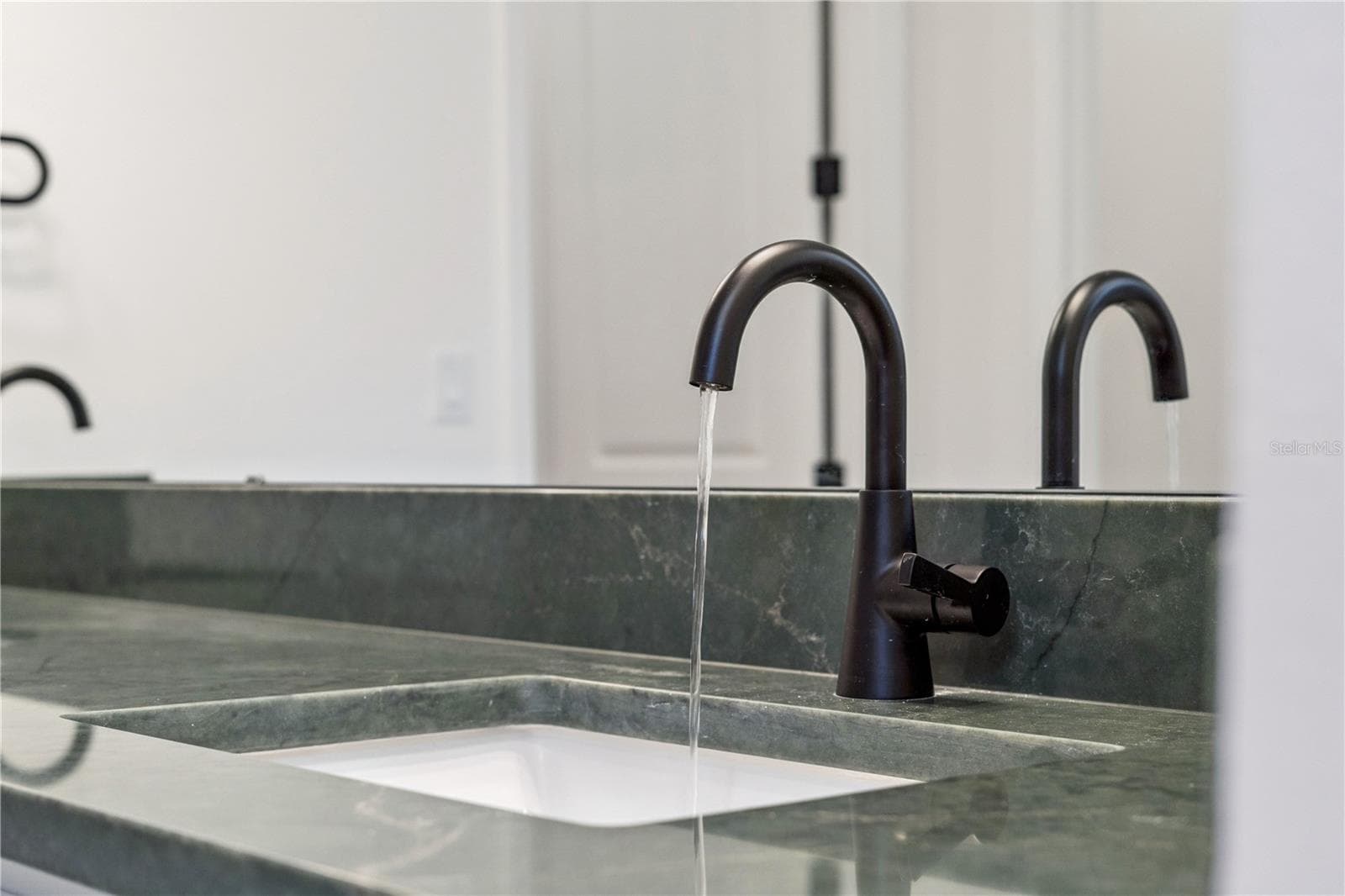 MATTE-BLACK FAUCETS - 1552 SKYLINE HEIGHTS CIR, MINNEOLA