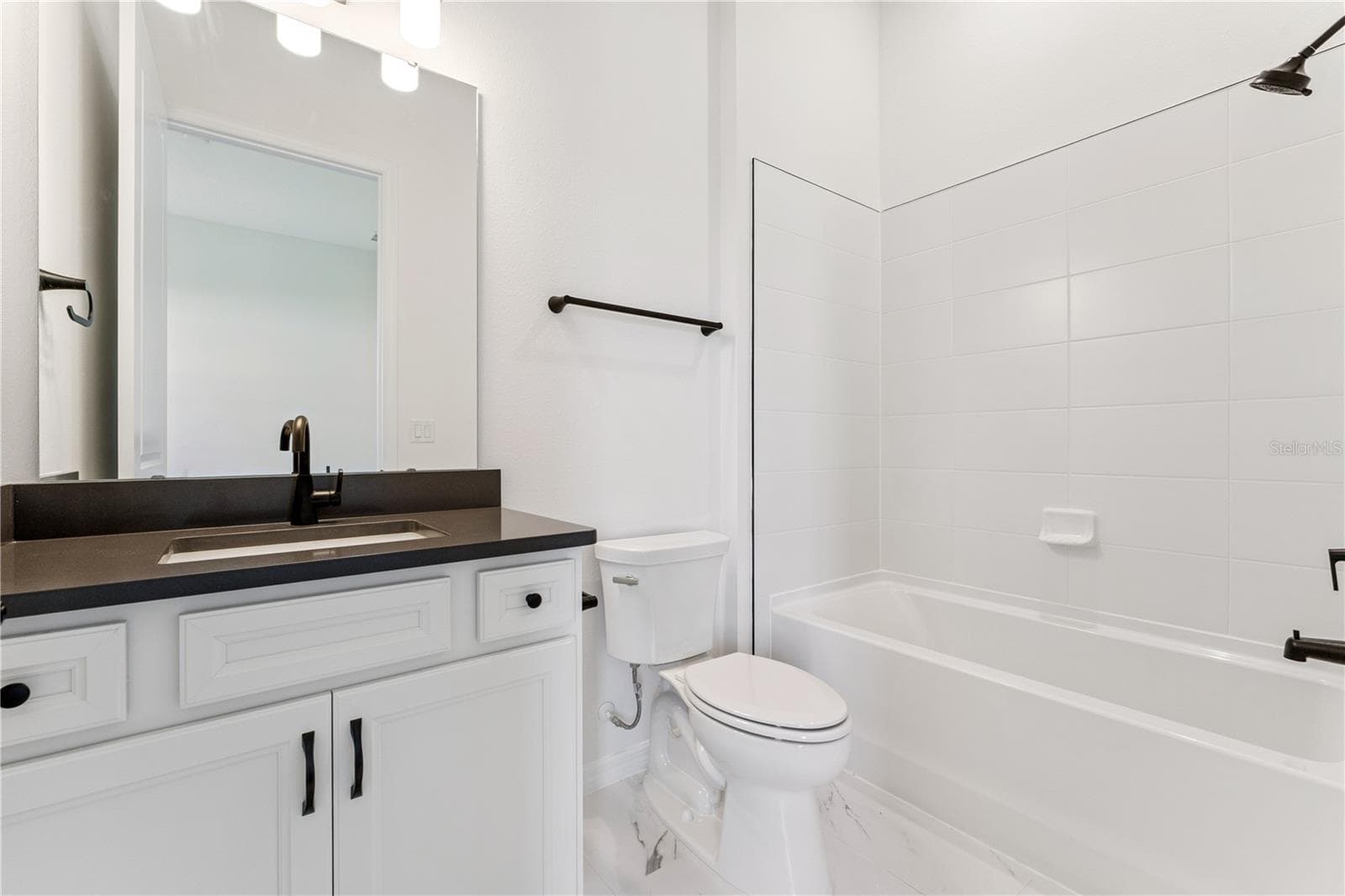 TILED TUB COMFORT -HEIGHT TOILETS - 1552 SKYLINE HEIGHTS CIR, MINNEOLA