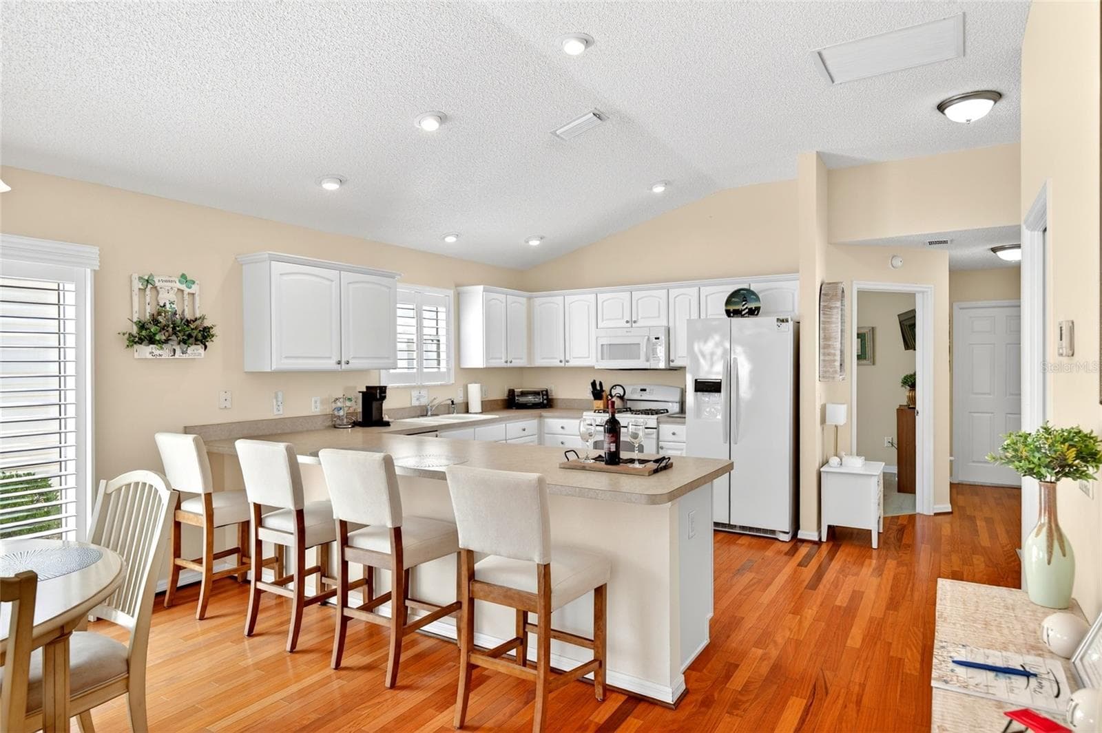 Updated flooring - 600 AUDREY LN, THE VILLAGES