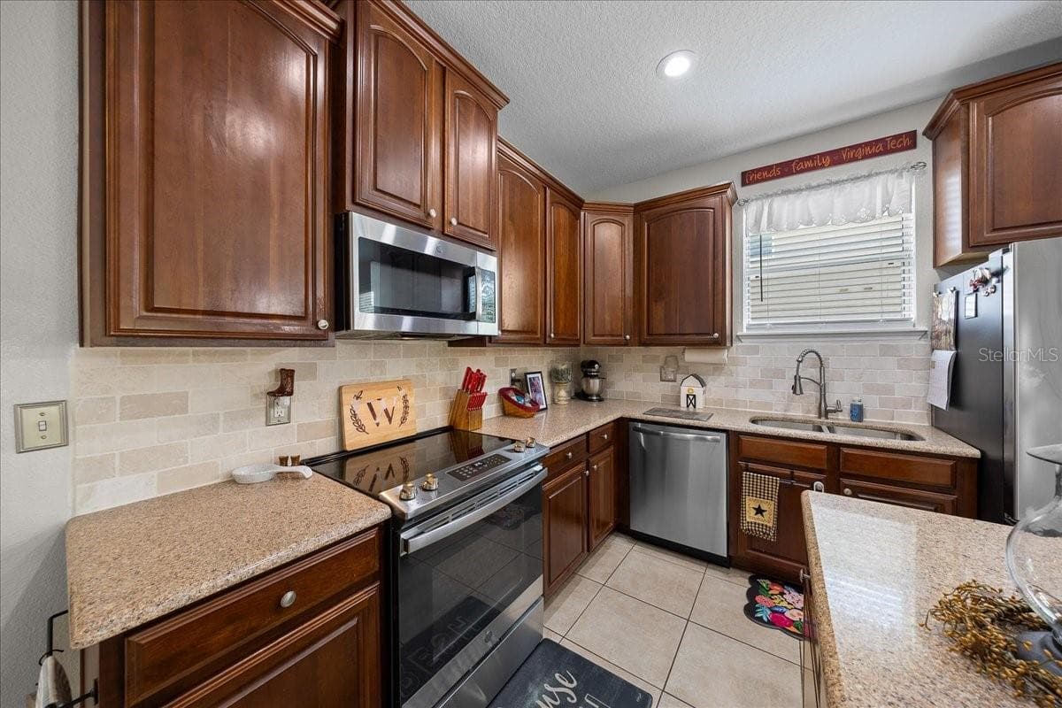 Single Family Residence at 12044 COLONY LAKES BLVD, NEW PORT RICHEY, photo 8 of 51
