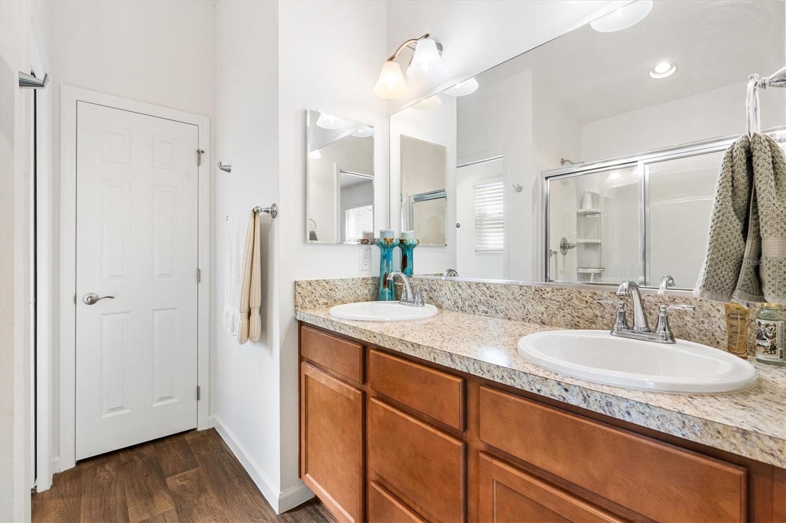 Primary Bath with two sinks - 1773 BLACKWELL LN, THE VILLAGES