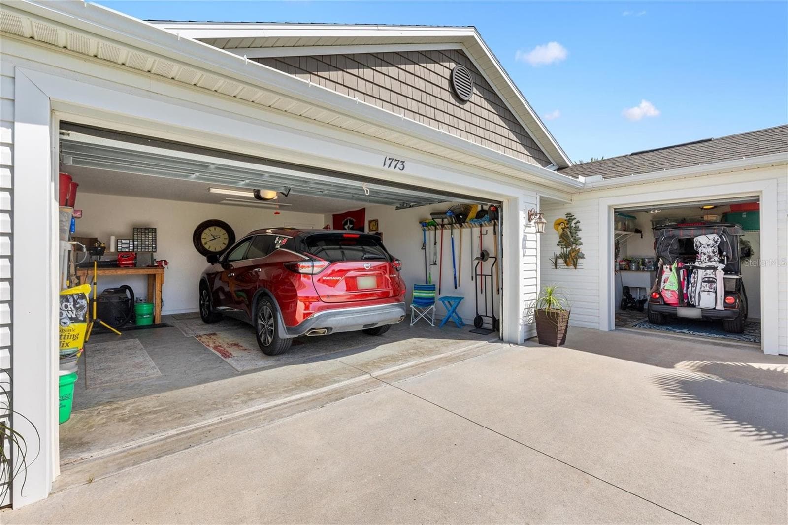 Full two car garage and separate golf cart garage! - 1773 BLACKWELL LN, THE VILLAGES