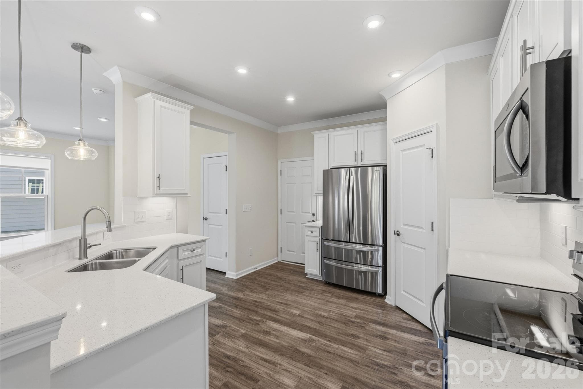 Refrigerator stays - 23206 Clarabelle Drive, Charlotte