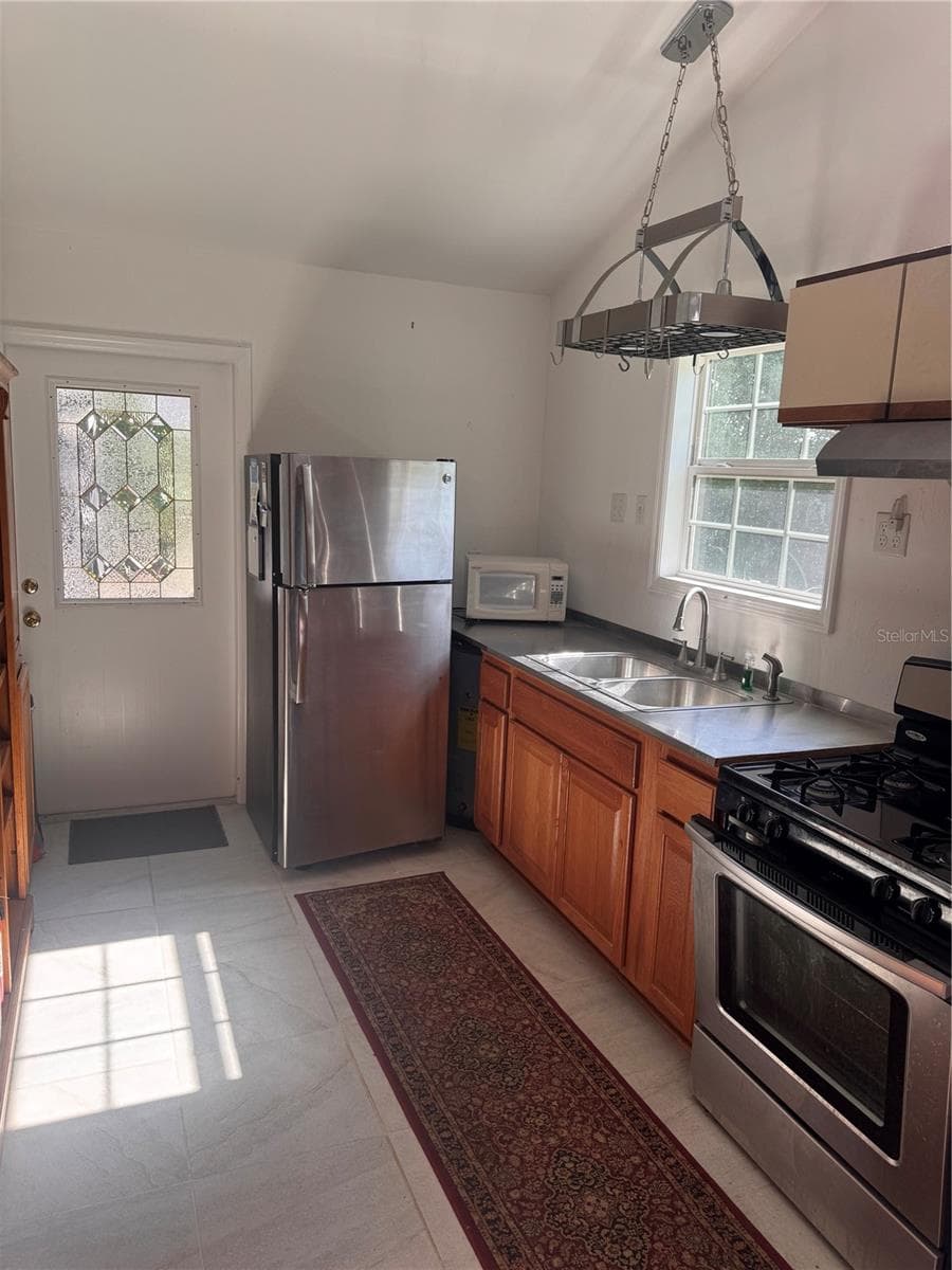 Single Family Residence at 103 GROVE ST, MELROSE, photo 10 of 28