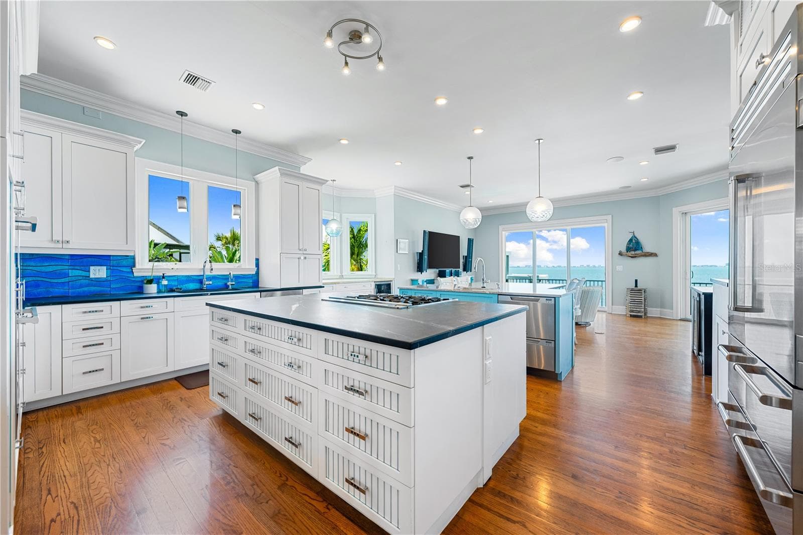 Single Family Residence at 350 S SHORE DR, SARASOTA, photo 16 of 69