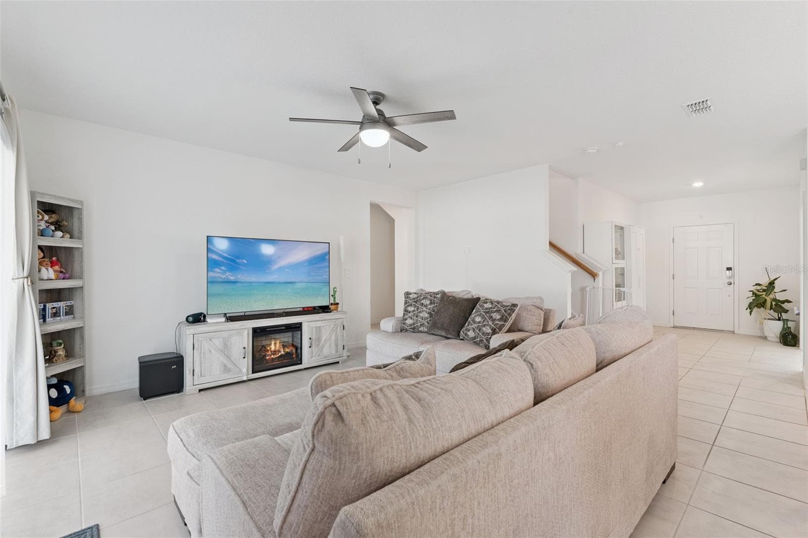 Single Family Residence at 1111 CALICO POINTE CIR, GROVELAND, photo 10 of 53