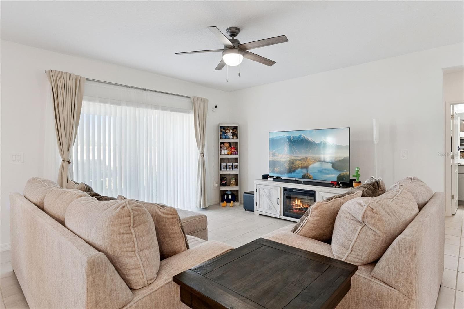 Single Family Residence at 1111 CALICO POINTE CIR, GROVELAND, photo 12 of 53