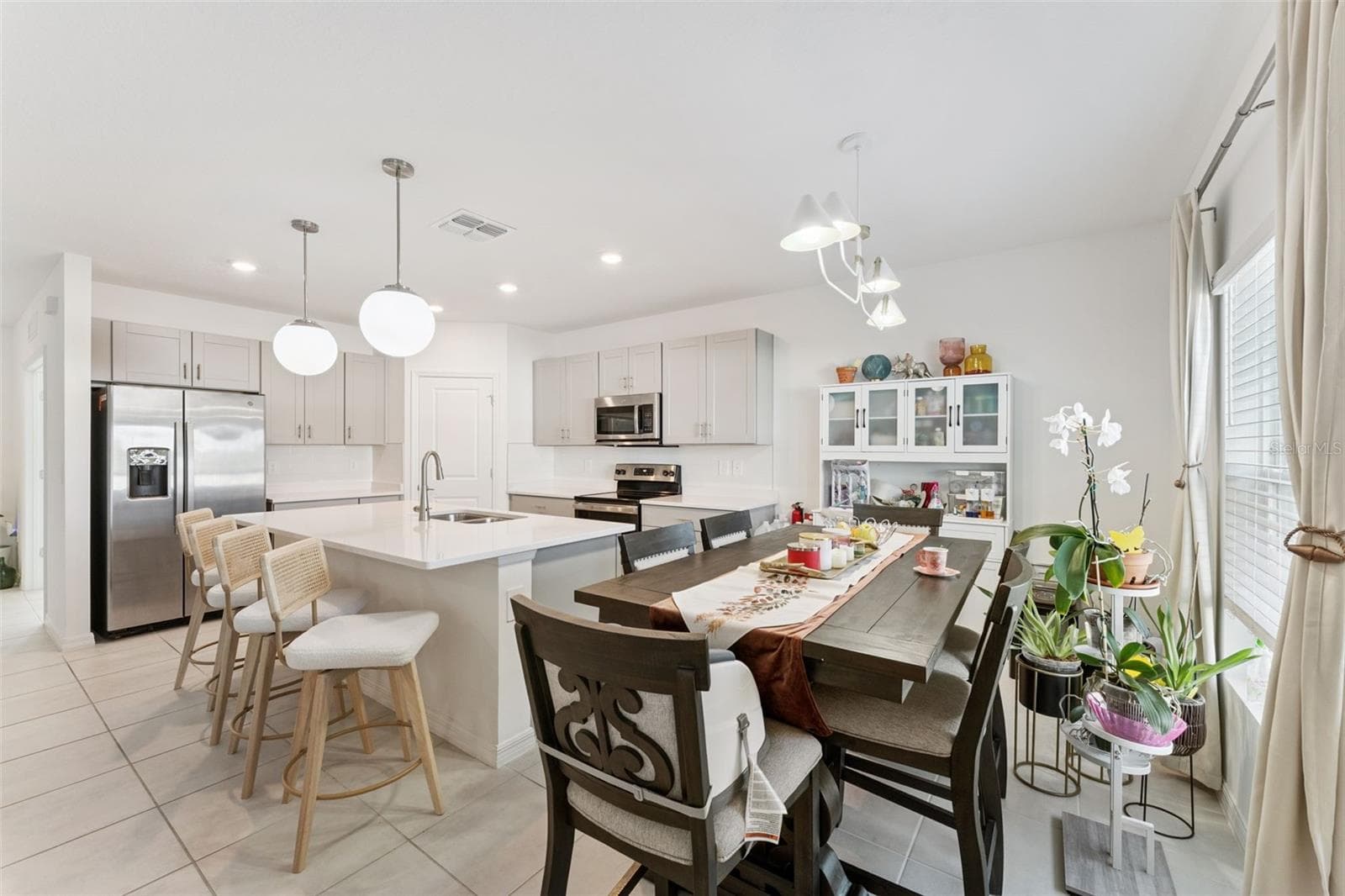 Single Family Residence at 1111 CALICO POINTE CIR, GROVELAND, photo 13 of 53