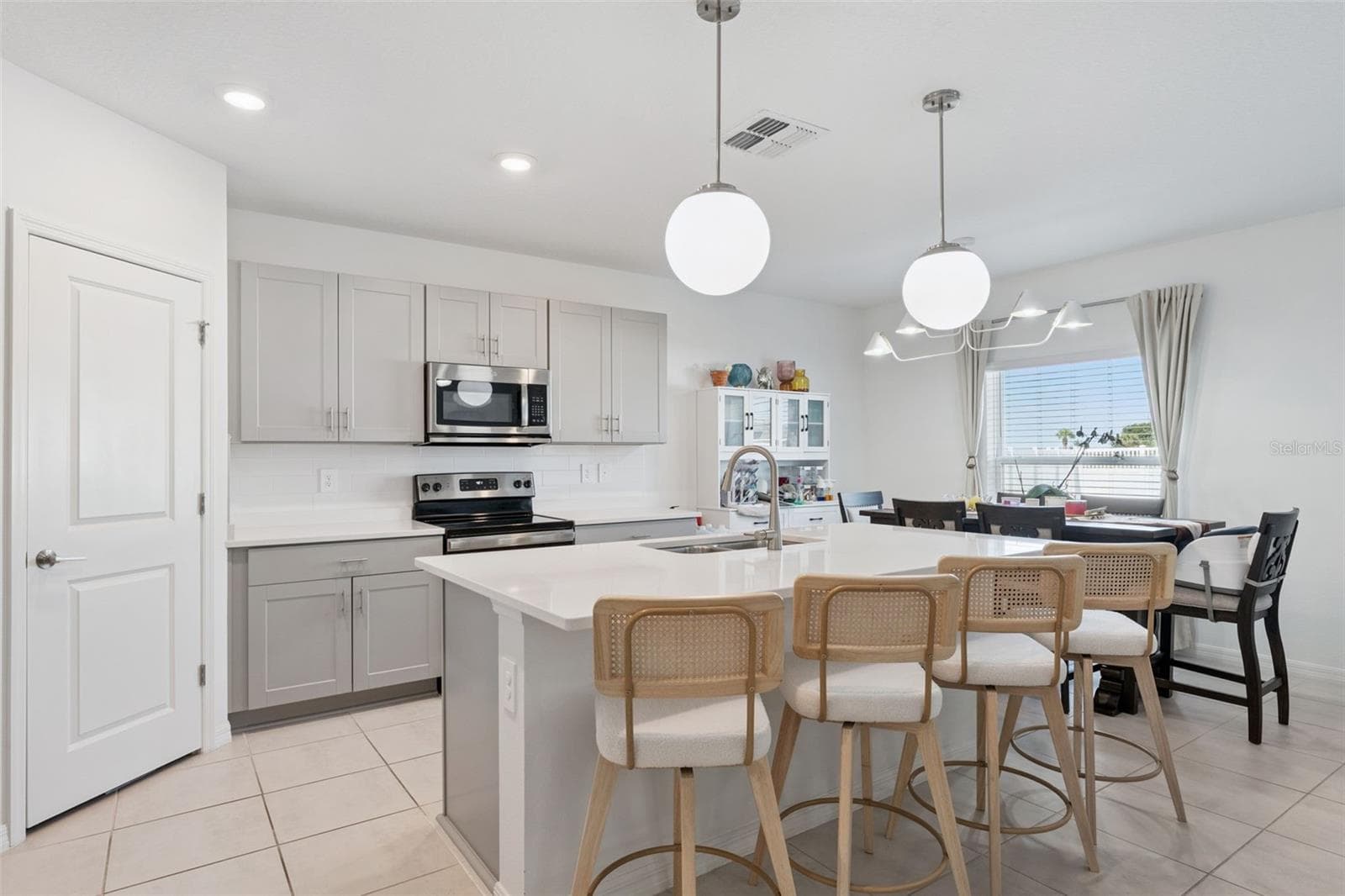 Single Family Residence at 1111 CALICO POINTE CIR, GROVELAND, photo 17 of 53