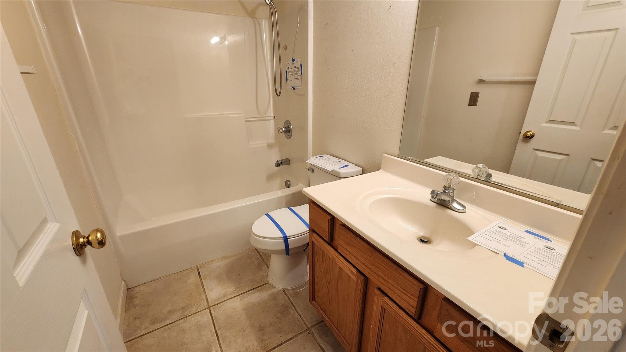 Hall Bath - 200 Park Place, Morganton