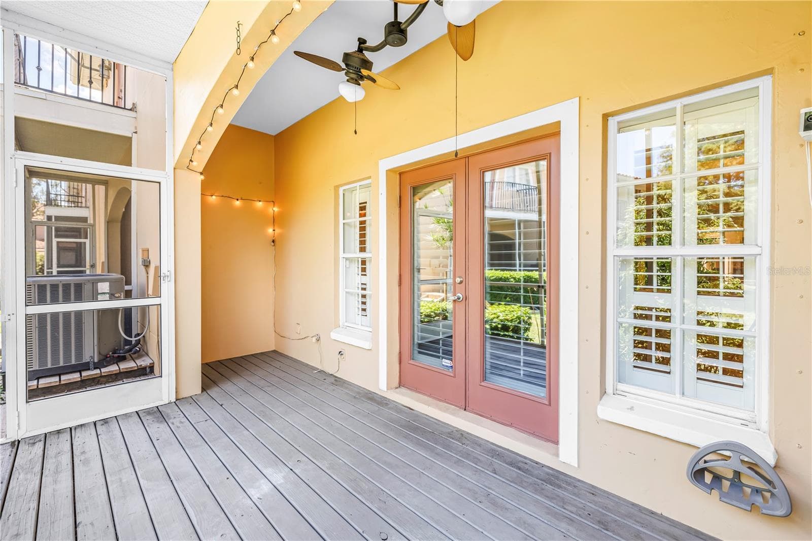 Porch - 409 BARCELONA DR, ST PETERSBURG