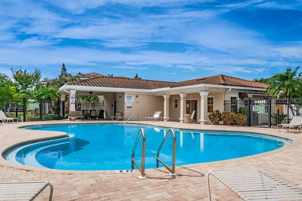Community pool - 409 BARCELONA DR, ST PETERSBURG