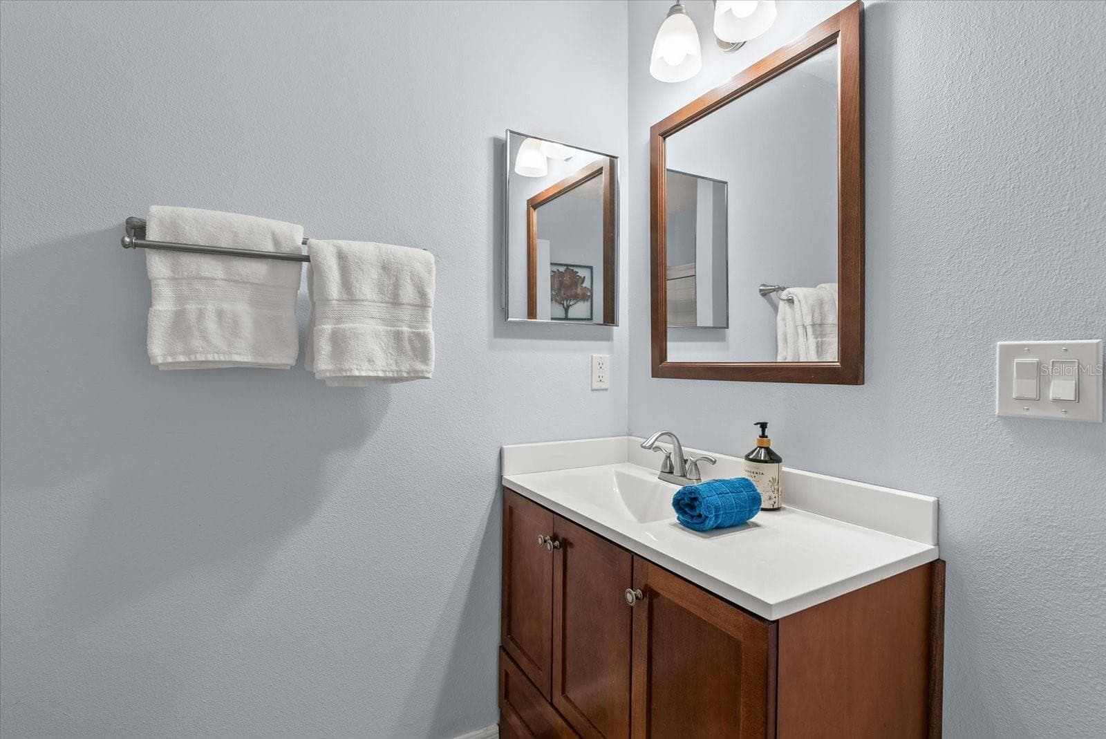 Newer Guest Bath. - 2723 60TH AVENUE DR W #2723, BRADENTON