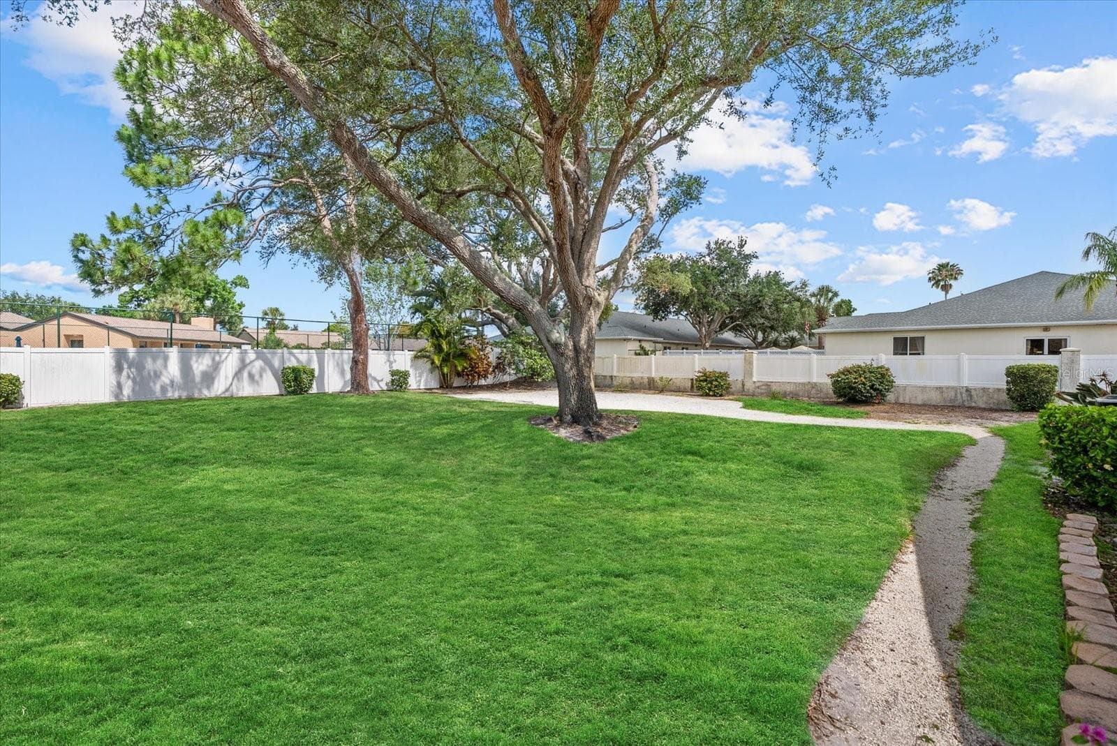 Large side yard, common are; a park like setting, very private. - 2723 60TH AVENUE DR W #2723, BRADENTON