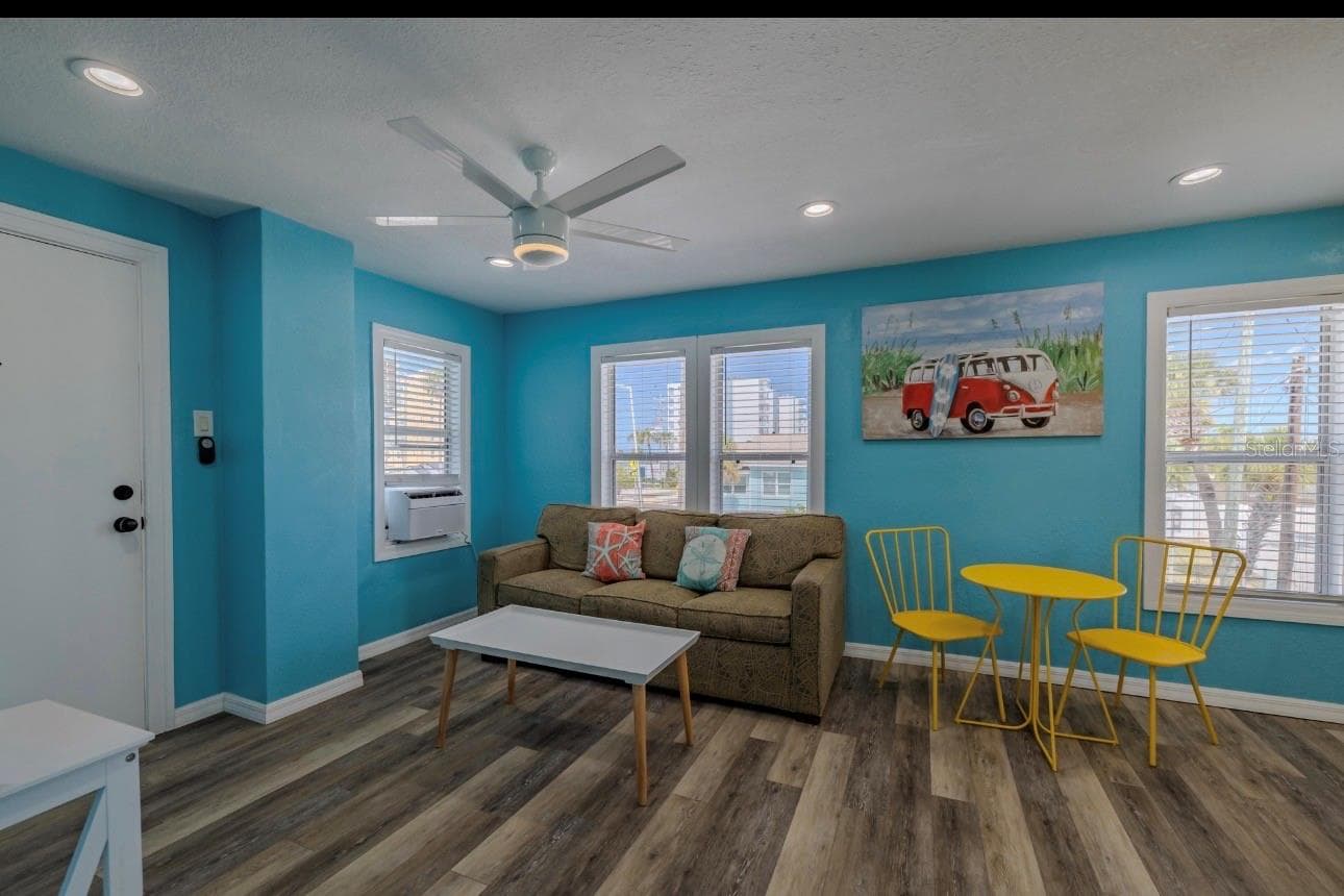 Condo - Hotel at 13343 GULF BLVD #14, MADEIRA BEACH, photo 9 of 34