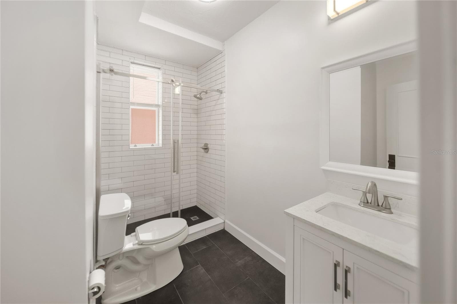 Beautifully remodeled bathroom - 1221 N PALM AVE #202, SARASOTA