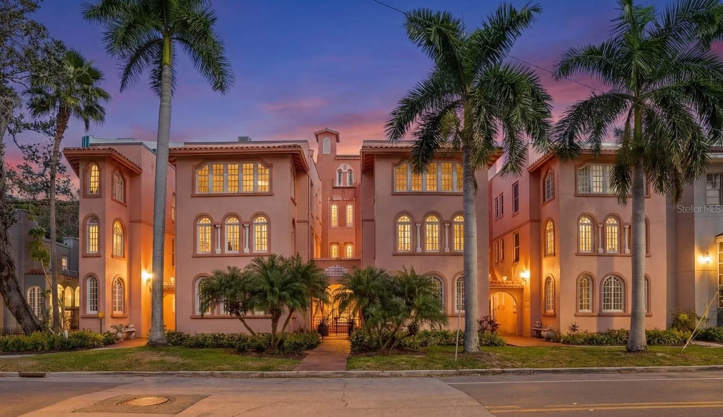 Welcome home! - 1221 N PALM AVE #202, SARASOTA